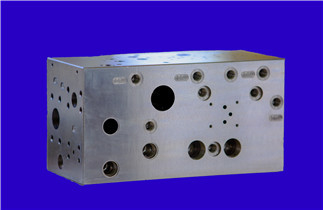 Peças fazendo à máquina do CNC do material do aço carbono, bloco hidráulico da válvula de controle